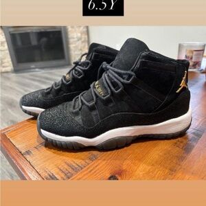 Jordan Women's Black and Gold High-Top Sneakers